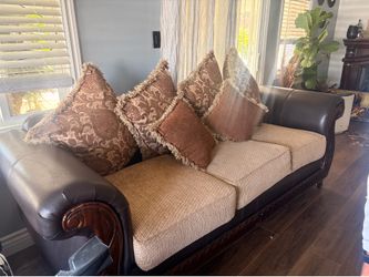 A set of couches (2) $120.