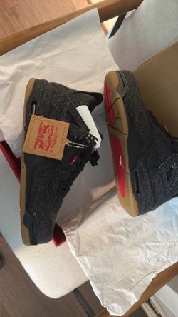 Jordan 4 Levi tag