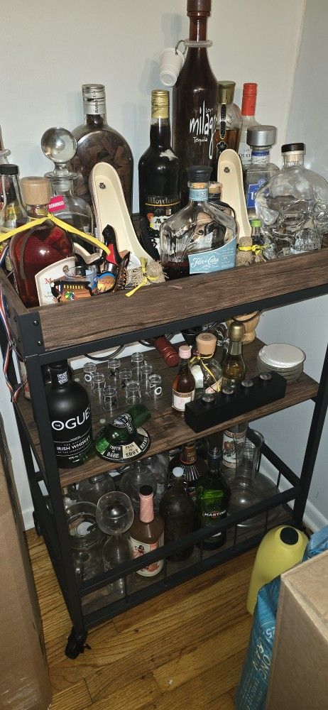 modern brown mini bar, new, excellent condition