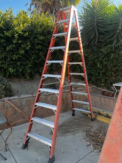 10 FT A FRAME FIBERGLASS LADDER