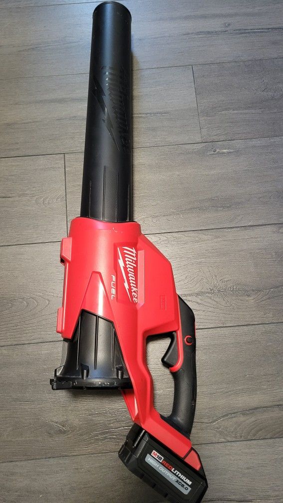 Milwaukee M18 Blower and XC8.0 Battery