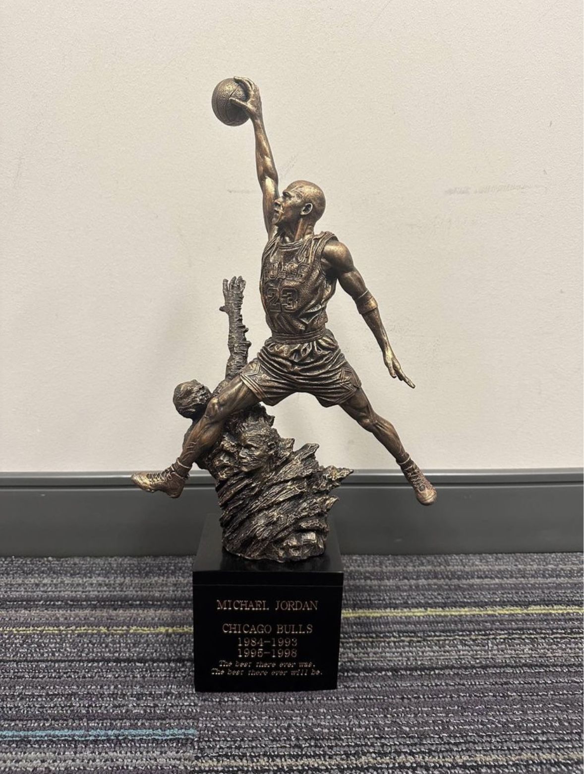 Michael Jordan Statue (Chicago Bulls)