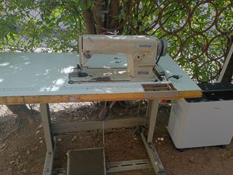 Brother Industrial Sewing Machine DB2-8755-5 with Table & Clutch Motor