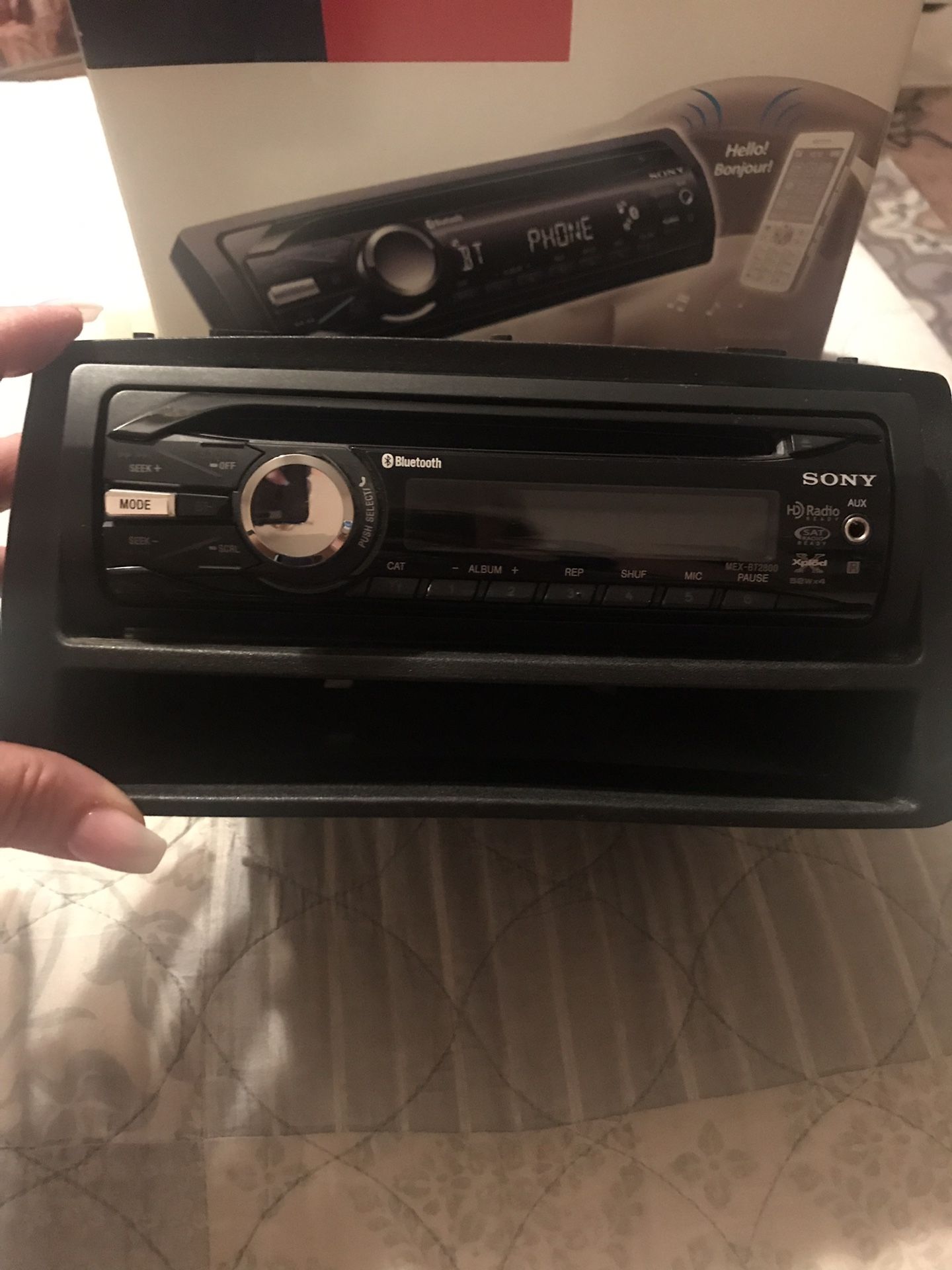 Sony MEX-BT2800 Bluetooth Audio System w/ detachable face plate, remote and mounting bracket