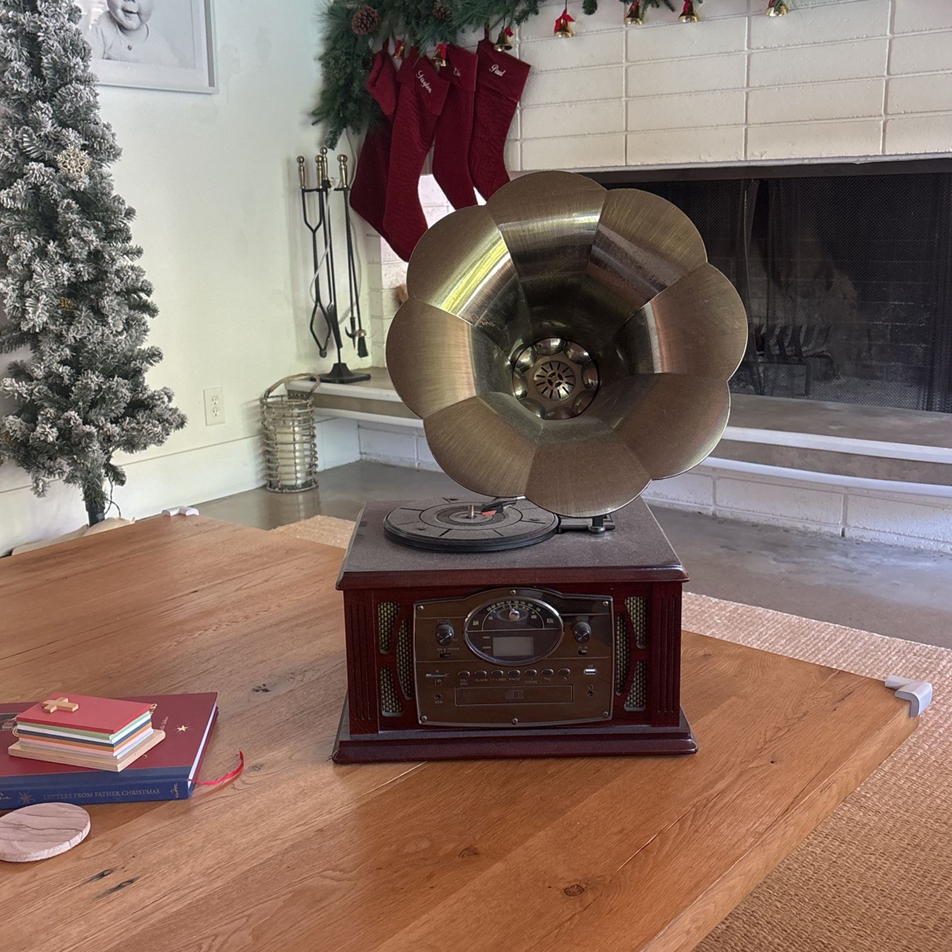 Vintage Looking Phonograph Speaker Gramophone