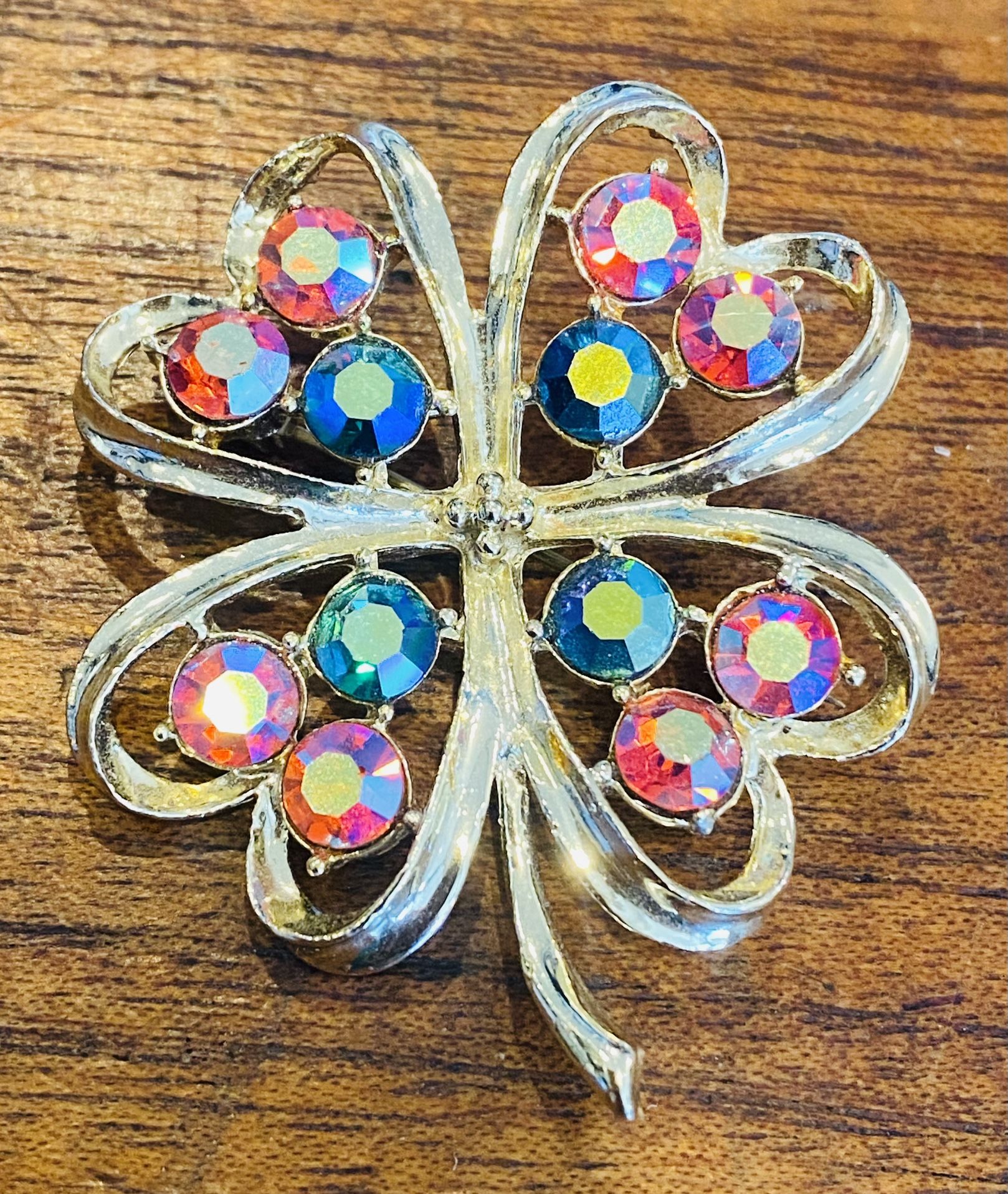 Vintage Pink/Blue Aurora Borealis Crystal Four Leaf Clover Goldtone Brooch Pin 2”t x 1.75” w