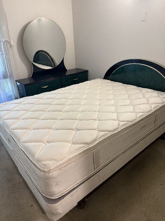 Queen Bedroom Set