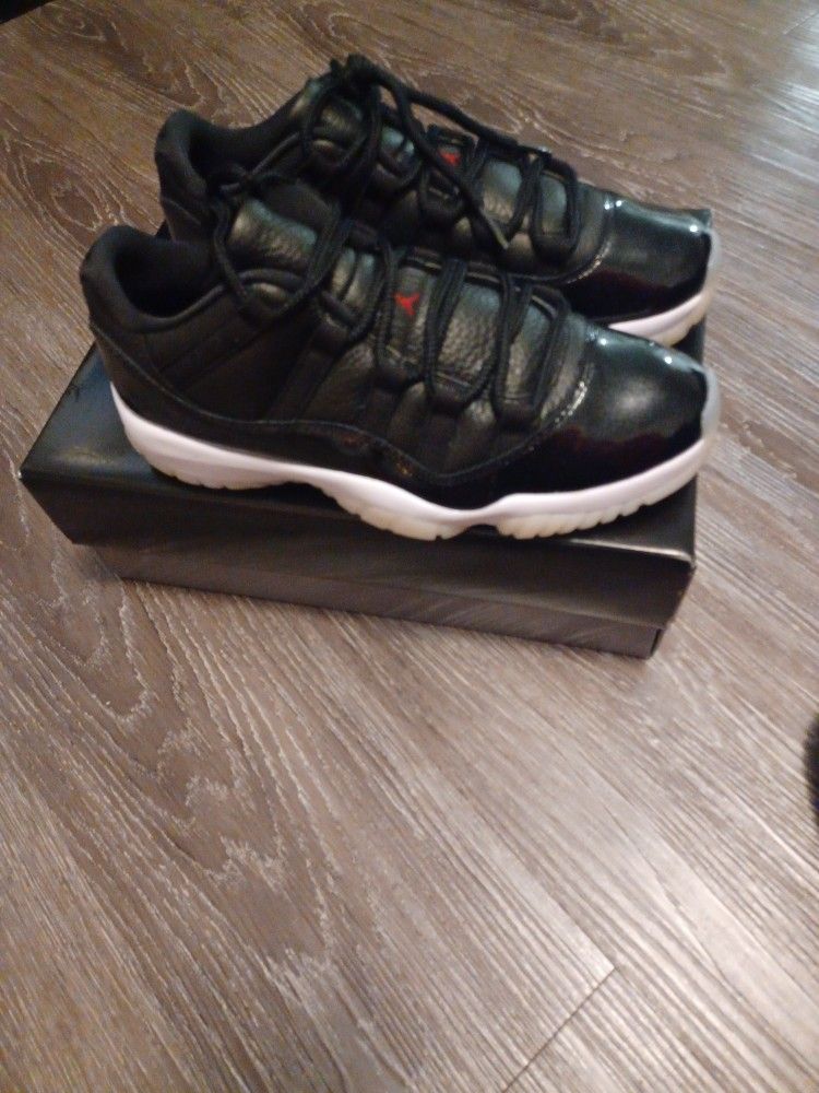 Jordan 11 Low Sz 9 Ds 180