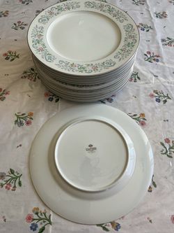 Oxford Pink Melody Dinner 10.75” Plates - Set of 12 like new
