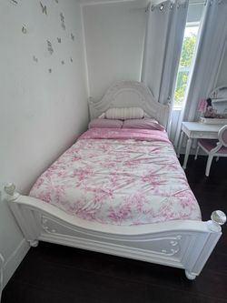 Princess collection full bed and trundle