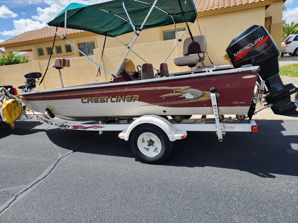 Crestliner 2000. Hull ALUMINUM. 