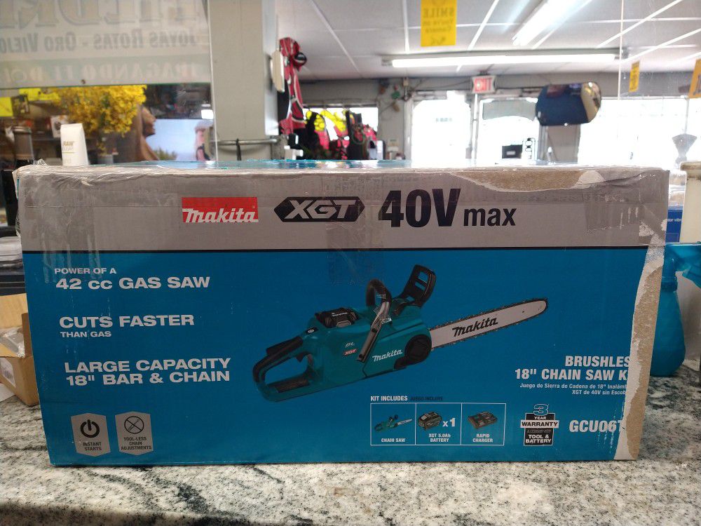 Makita 18 Inch 40 Volt Max Brushless Electric Battery Chainsaw