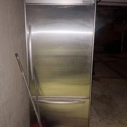 Refrigerator In cabinet 