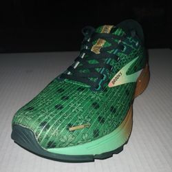 (Size 8) Women's, Used in good condition, Brooks Ghost 14 Run Lucky St. Patrick's Day Shamrocks
