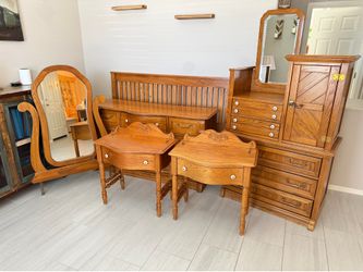Complete Pulaski Keepsakes Solid Oak Bedroom Set King Dressers Nightstands