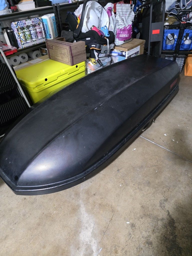 Yakima
SkyBox 16 Carbonite Cargo Roof Box