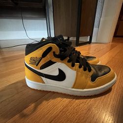 Air Jordan 1 Mid Taxi 