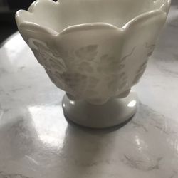REAL💎Westmoreland Milk Glass Grape Scalloped Edge Pedestal Compote Bowl💎