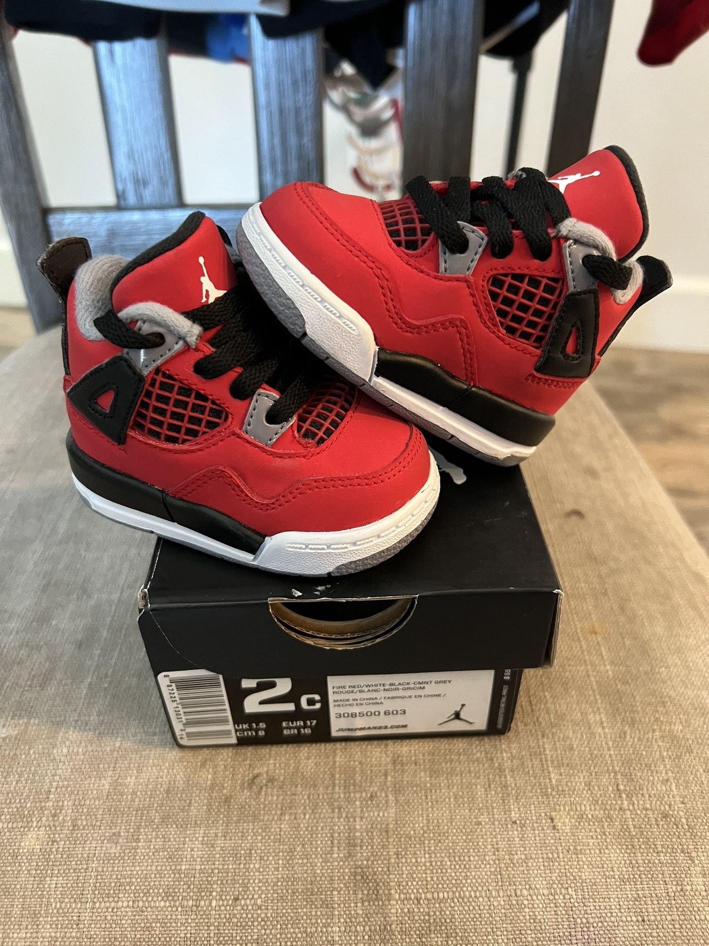 Jordan 4 Toro Red