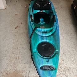 Pelican Brume 100X Sit-In Kayak (11 ft) + Paddle – Lightly Used