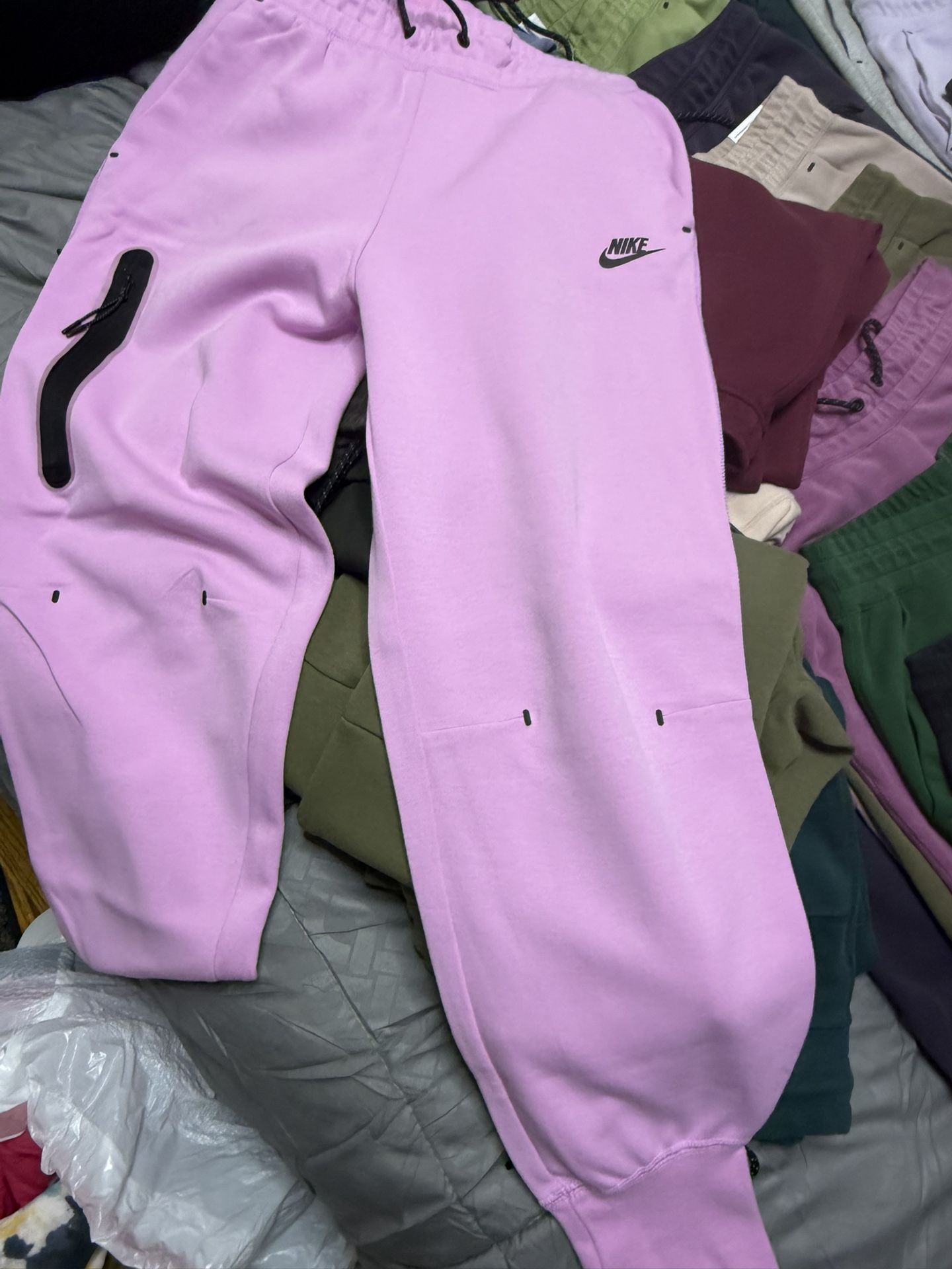 Nike standard fit high-rise women’s joggers Small