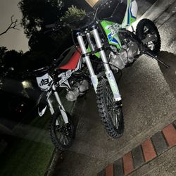 Apollo 125cc Pit bike Db-x18