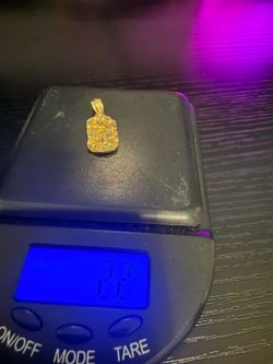 Gold pendant