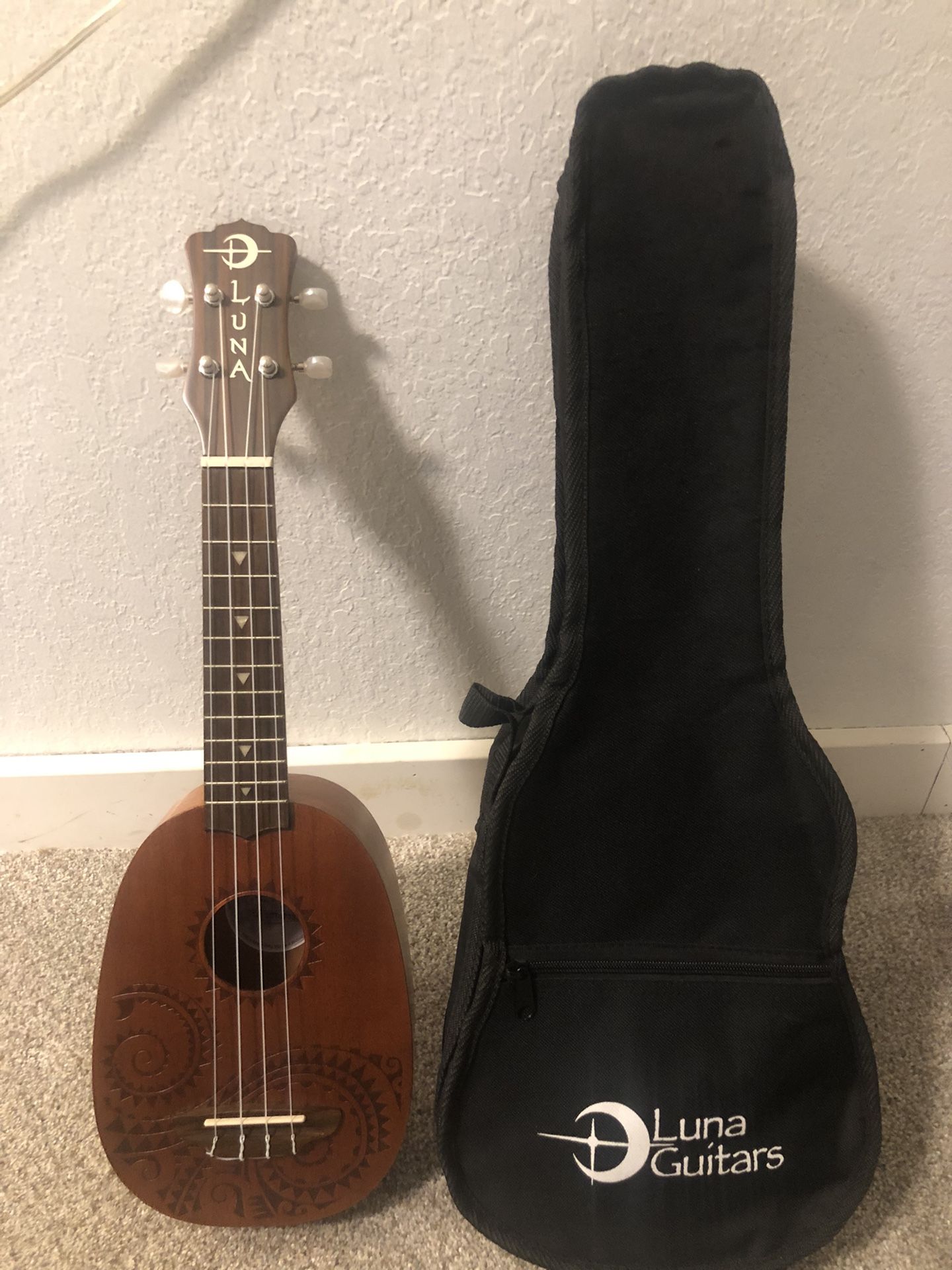 Luna Concert Ukelele Like-New