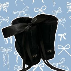 Toddler UGG Classic Short II in Black