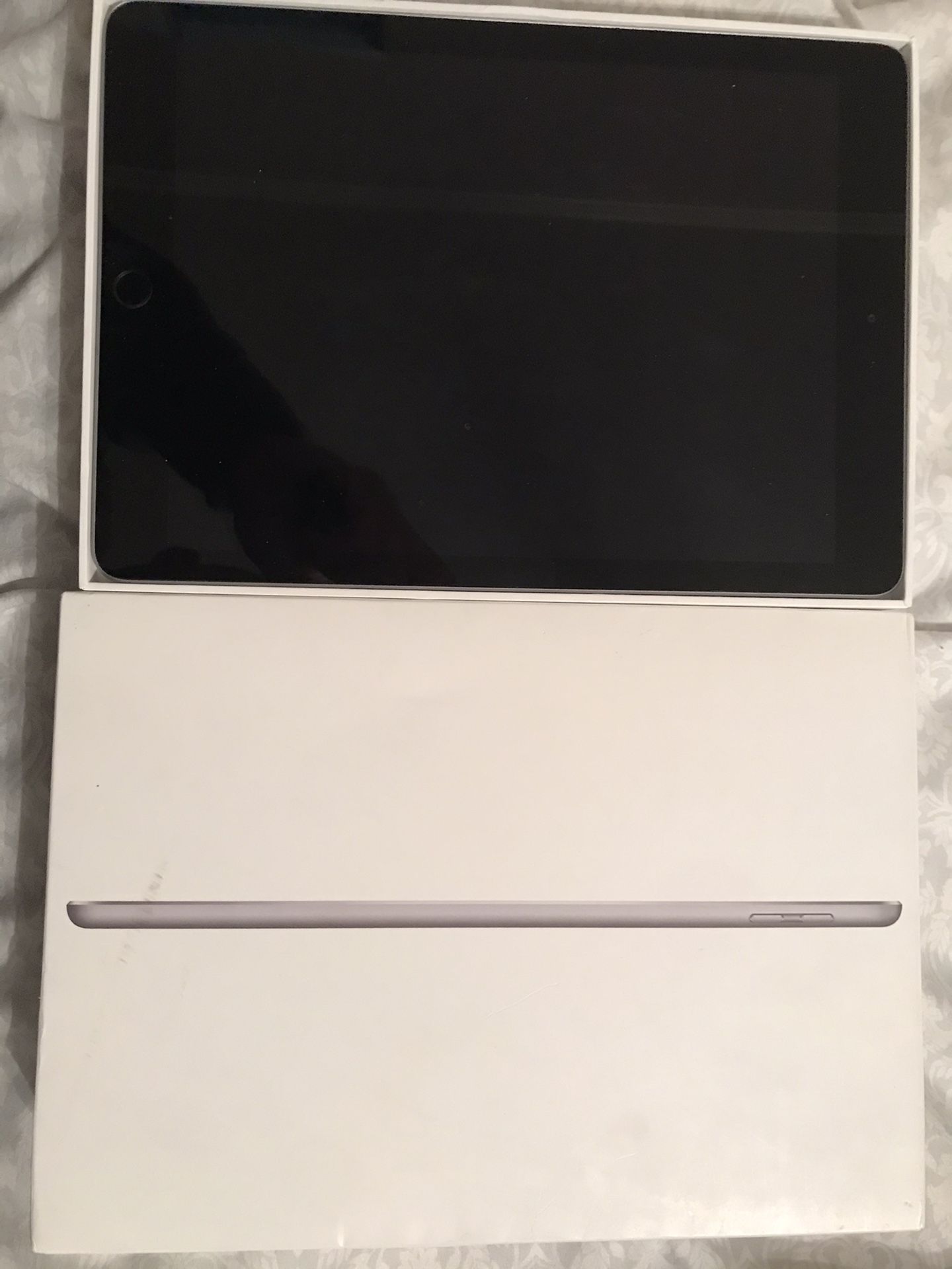 iPad 6th generation 32 gig color/space gray/wi-if only