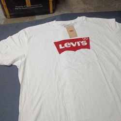 LEVIS (3XL) T SHIRT