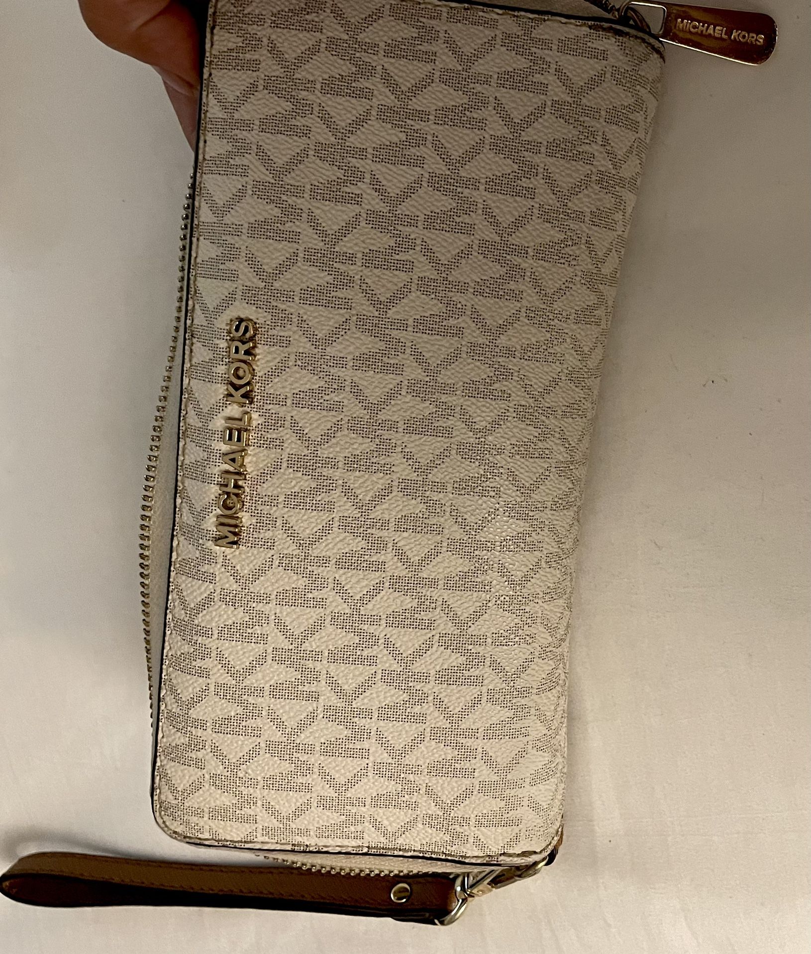 Micheal Kors Wristlet Wallet