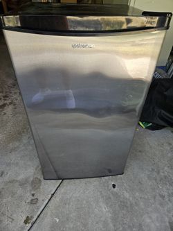 Upstreman Mini Fridge & Freezer