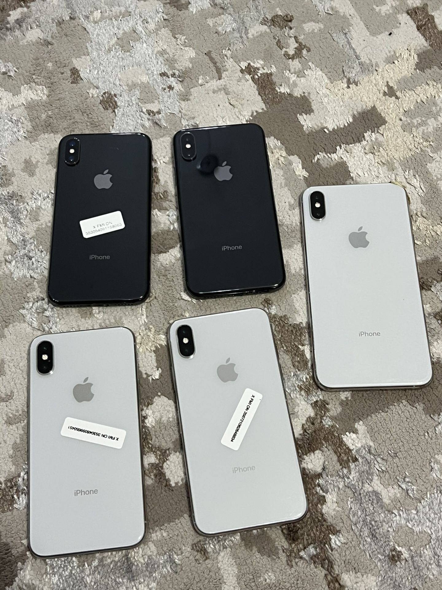 Lot Of 4-iPhone X And 1-iPhone XS Max For Parts