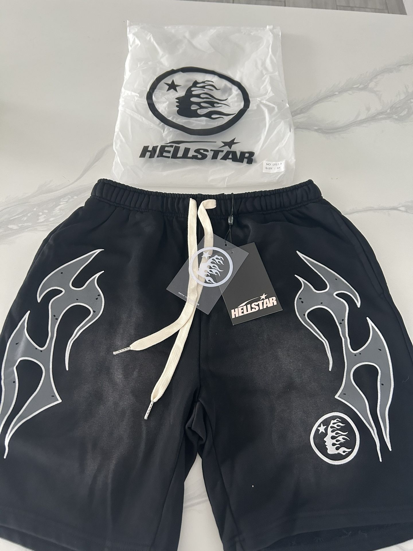 HELLSTAR black/white shorts