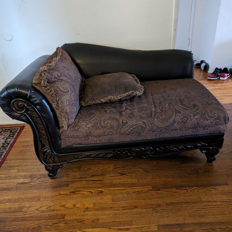Chaise Lounge Chair. Victorian Style Pasley Patterned  Used, Great Condition  Sofa Couch 