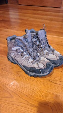 Women's size 8 Merrell Hiking Boots