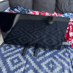 38’ x 22’ New tv with stand