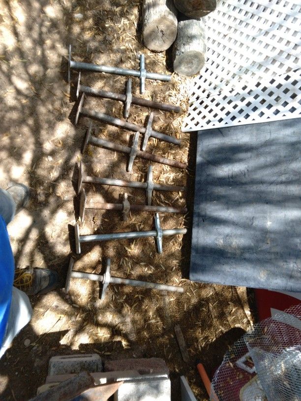 Adjustable Scaffolding Feet (8)
