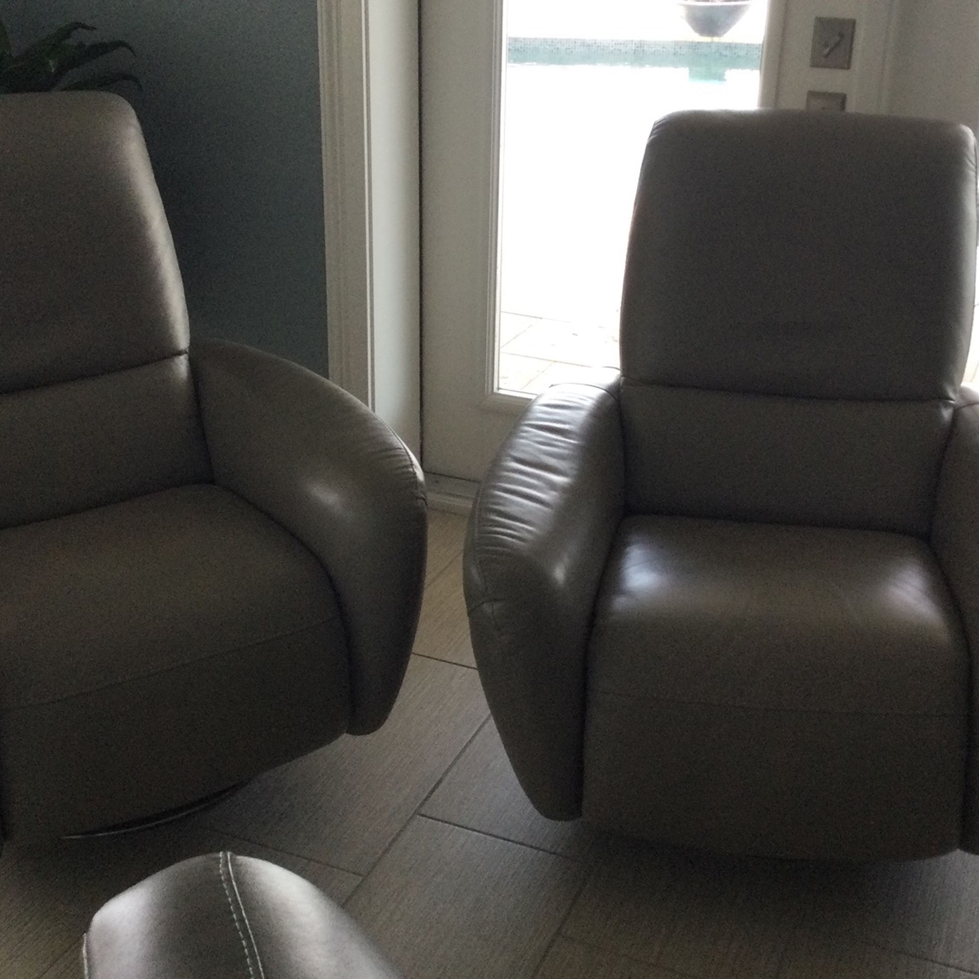Pulaski gray Leather recliners