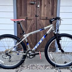 Small Beautiful GT Aggressor 2.0 Mountain Bike With Upgrades