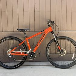 Trek Marlin 6 Bicycle 