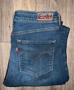 Dark Wash Levi’s 721 Women’s Jeans Size 29X34 - Read Description