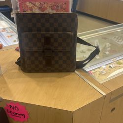 Louis Vuitton Pochette Melvile Damier 