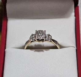 Anillo de oro con diamantes / Gold and diamond ring