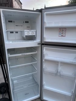 Fridge (NEGOTIABLE)