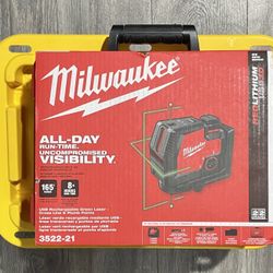 Milwaukee USB3.0 Crossline Laser Level With Plum Points 