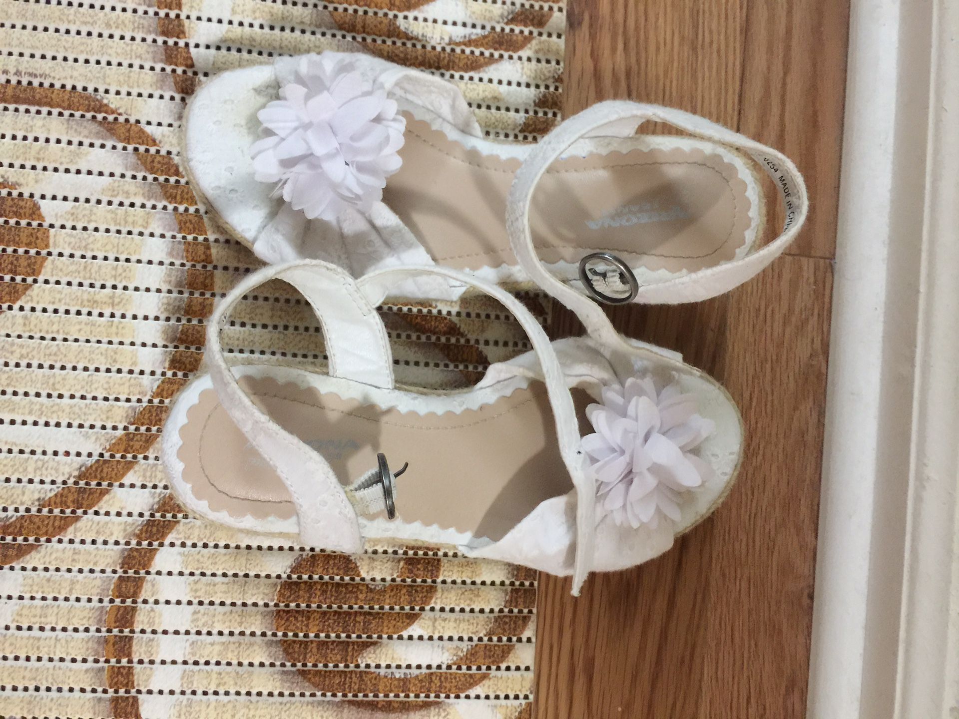 Big girls sandals/ white