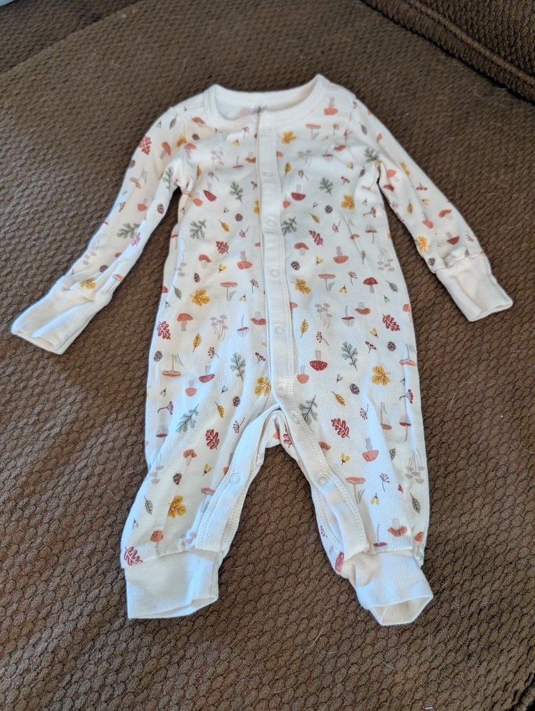 Fall snap-up baby sleepsuit without feet