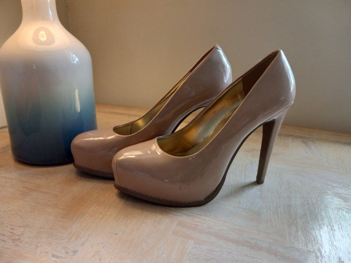 Vera Wang Heels Nude/ Light Pink Size 8